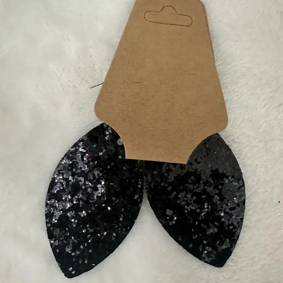 Gorgeous Earring Bundle - Picture 3 of 10